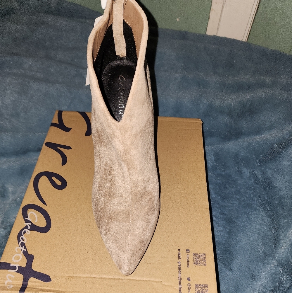 Greatonu heel boot size 9 nwt